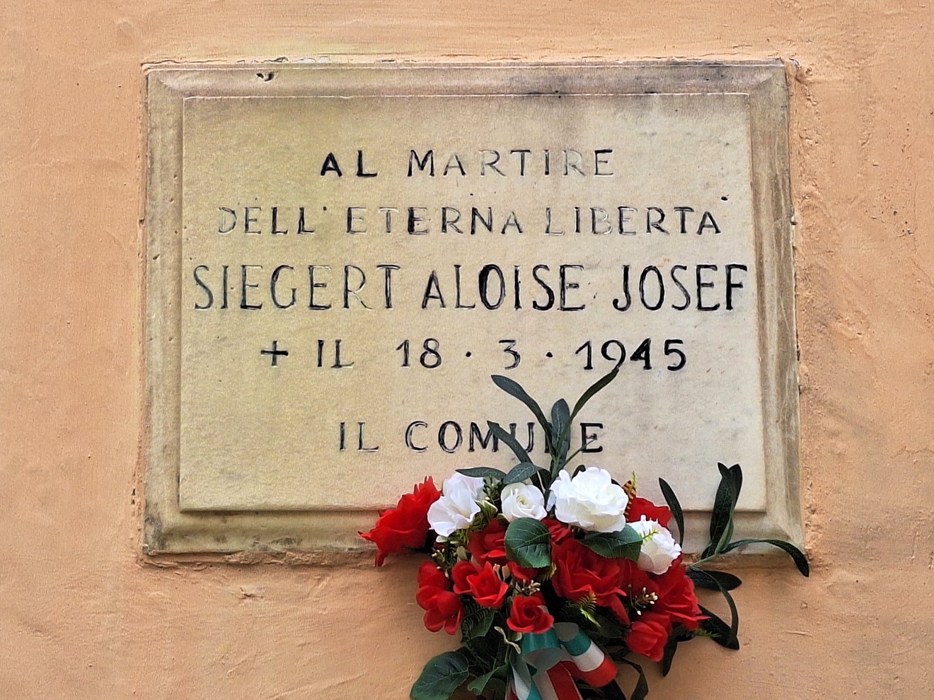 Lapide a Siegert e Aloise, Comune di Gassino Torinese (TO), foto 1
