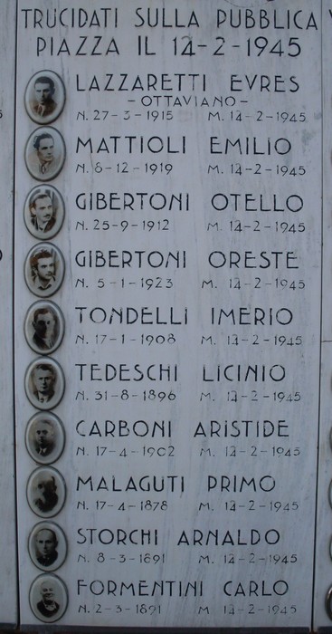 Lapidi commemorative dedicate ai caduti della Liberazione, con nomi e date significative.