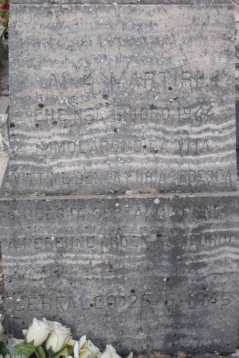 Sacrario dei partigiani, dedicato alla memoria dei combattenti per la libertà. Atmosfera di rispetto e commemorazione.