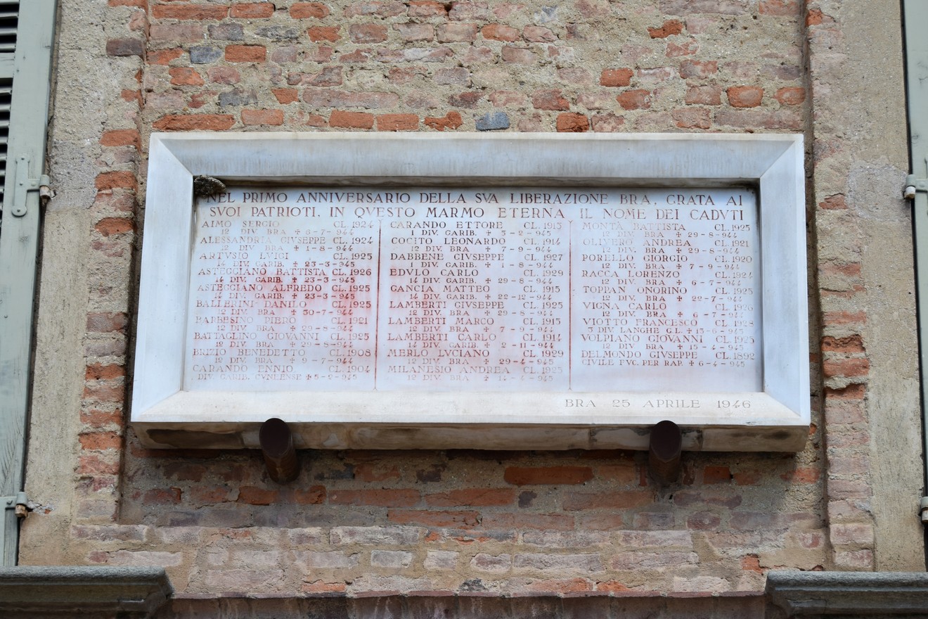 Lapide ai caduti partigiani, Comune di Bra (CN), foto 1