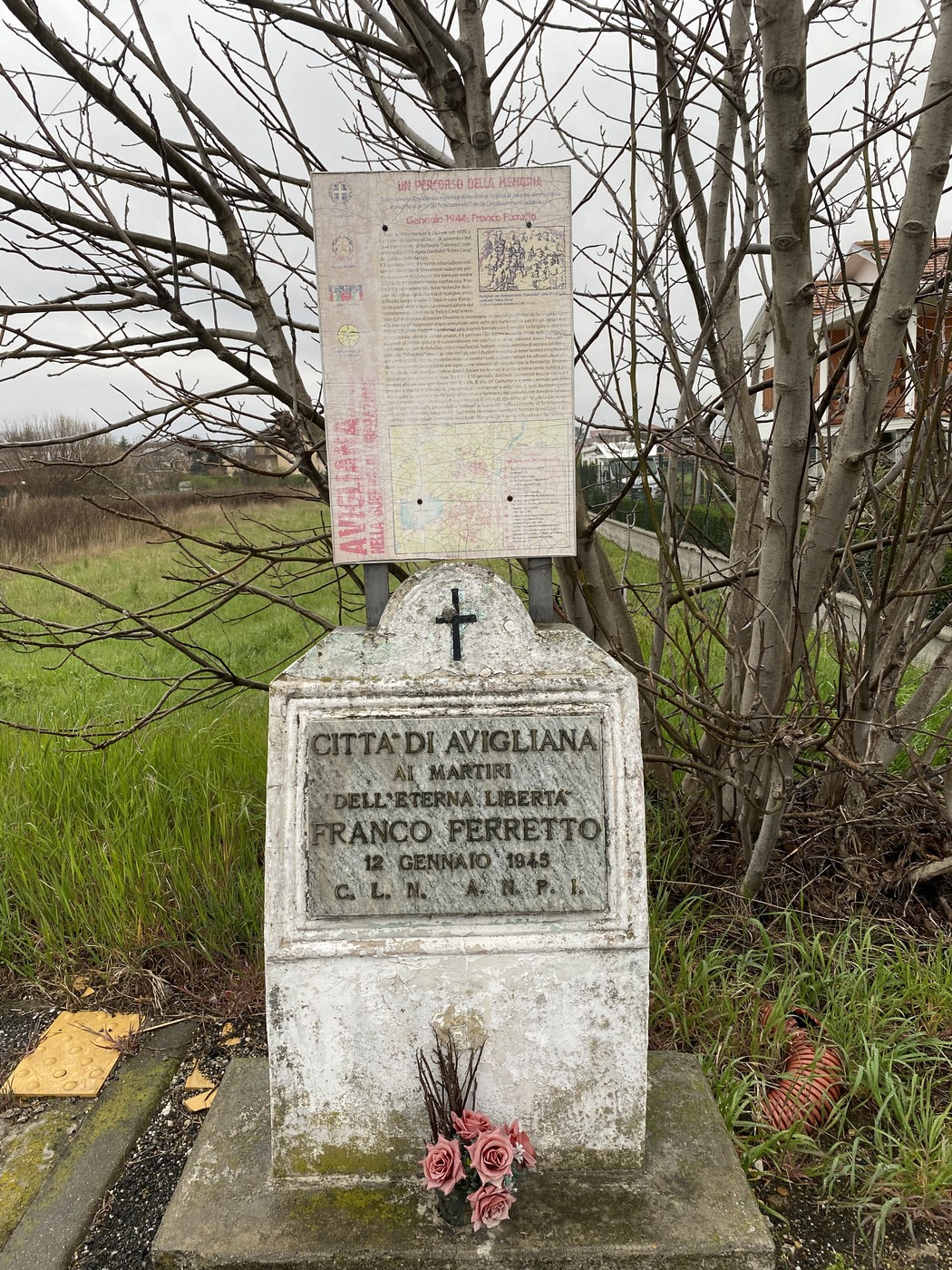 Cippo commemorativo dedicato a Franco Ferretto, martire della libertà, situato ad Avigliana.