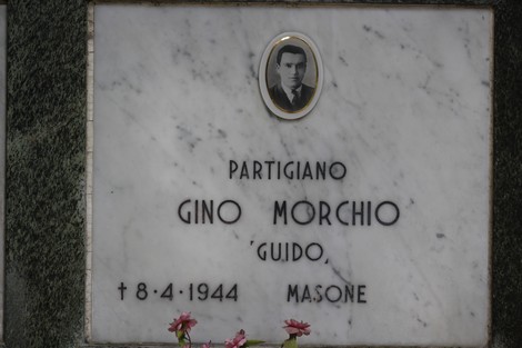 Sacrario dei caduti per la Liberazione, con lapide commemorativa di Gino Morchio, partigiano.