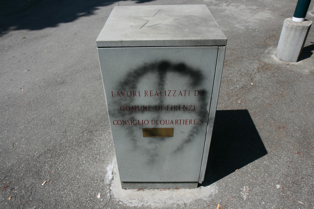 Monumento ai volontari della libertà a Peretola, commemorazione di coloro che hanno lottato per la libertà.