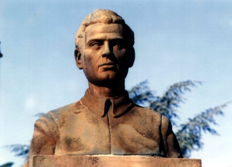 Monumento a Manetti, scultura commemorativa dedicata a un importante personaggio storico.