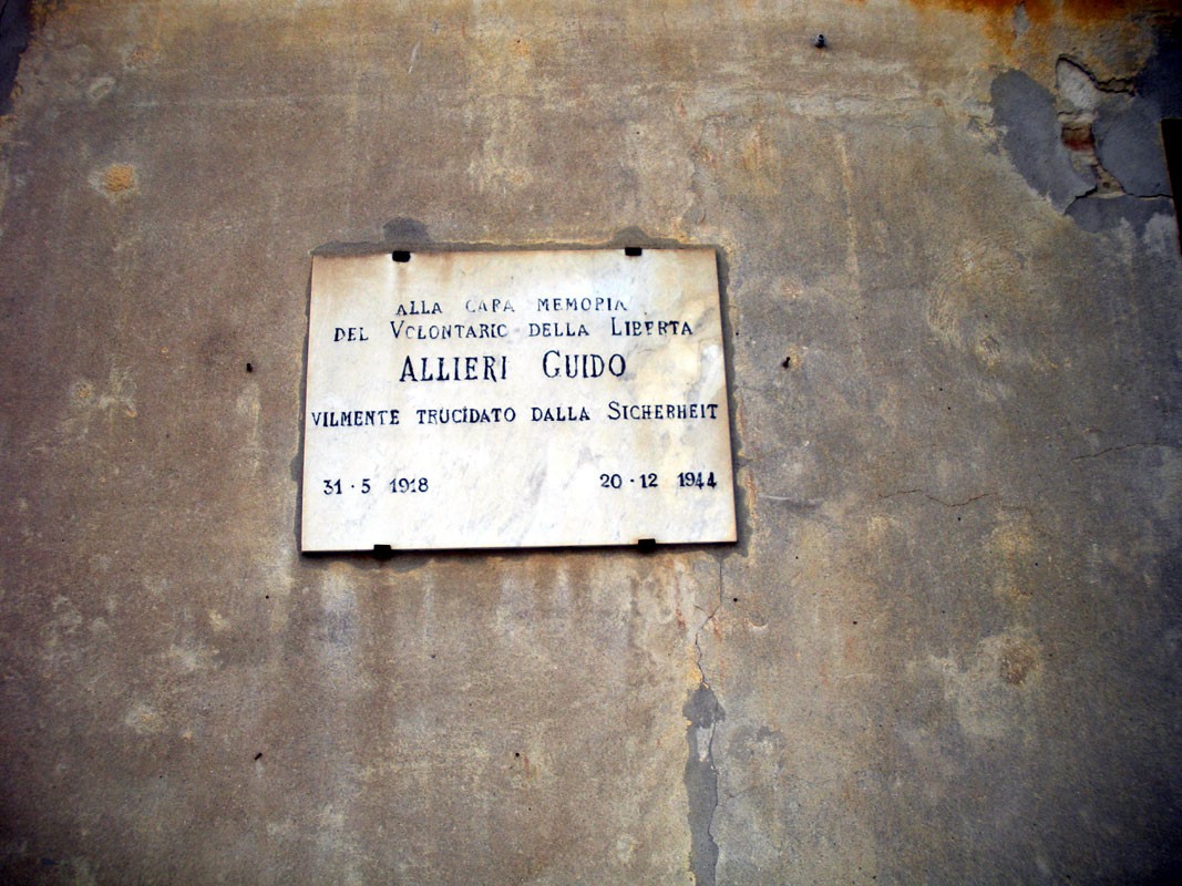 Lapide in memoria di Guido Allieri, volontario per la libertà, commemorato per il suo sacrificio.