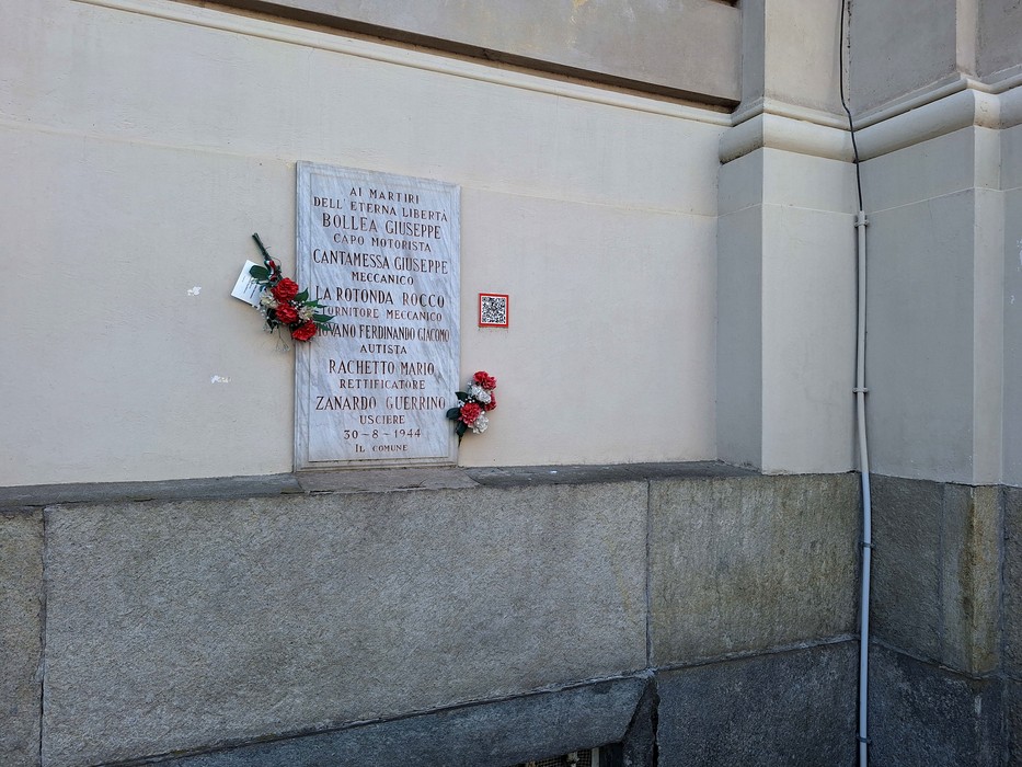 Lapide ai fucilati all'ex Palazzo delle Poste, Comune di Torino (TO), foto 2