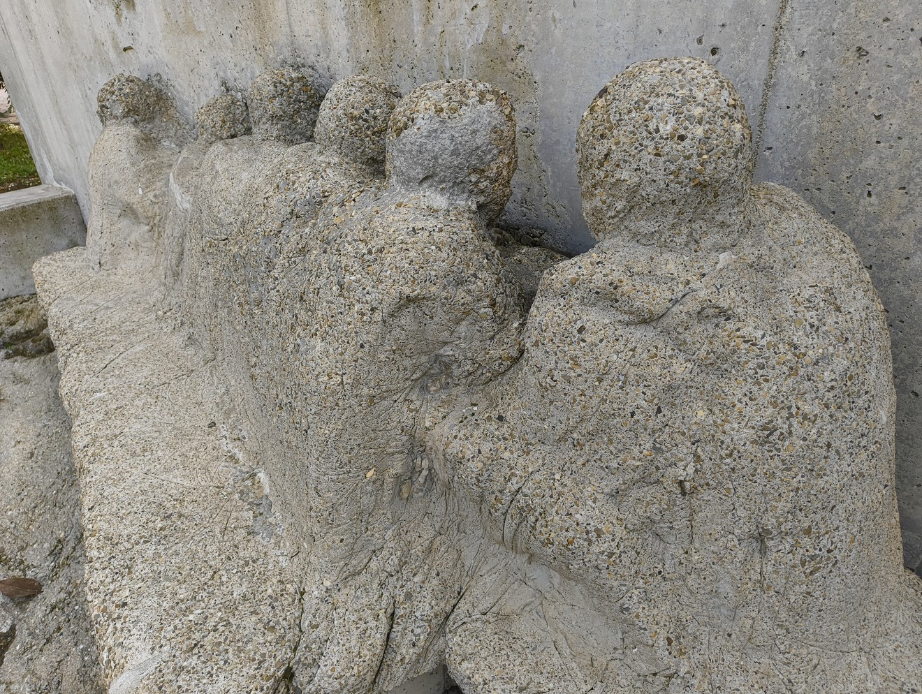 Scultura del Monumento ai Martiri di Marzabotto, che commemora le vittime degli eventi tragici della Seconda Guerra Mondiale.