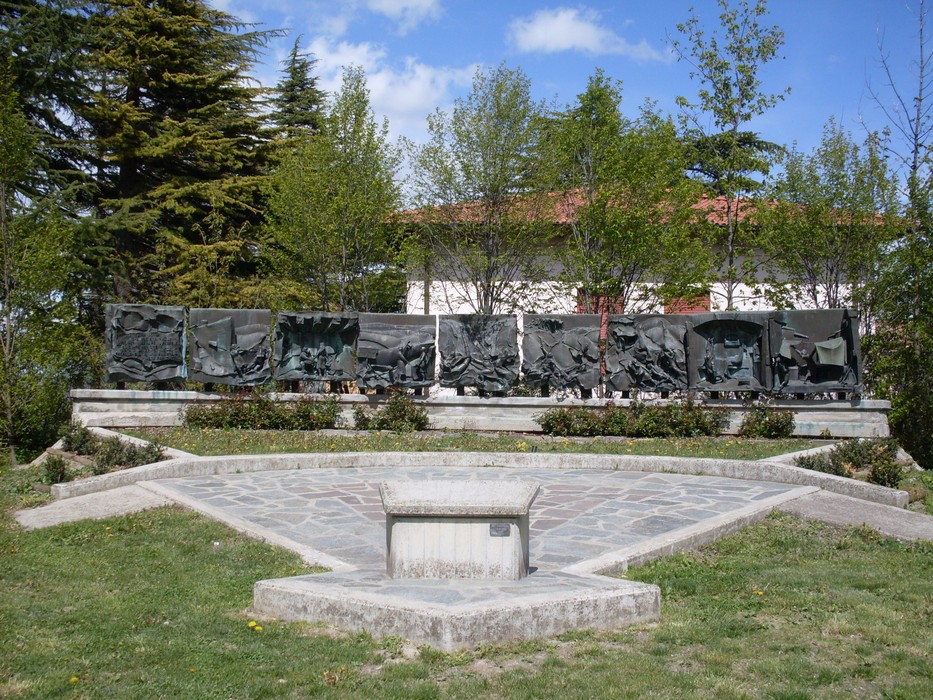 Monumento alle Donne della Resistenza, commemorazione delle donne che hanno combattuto per la libertà e la giustizia.