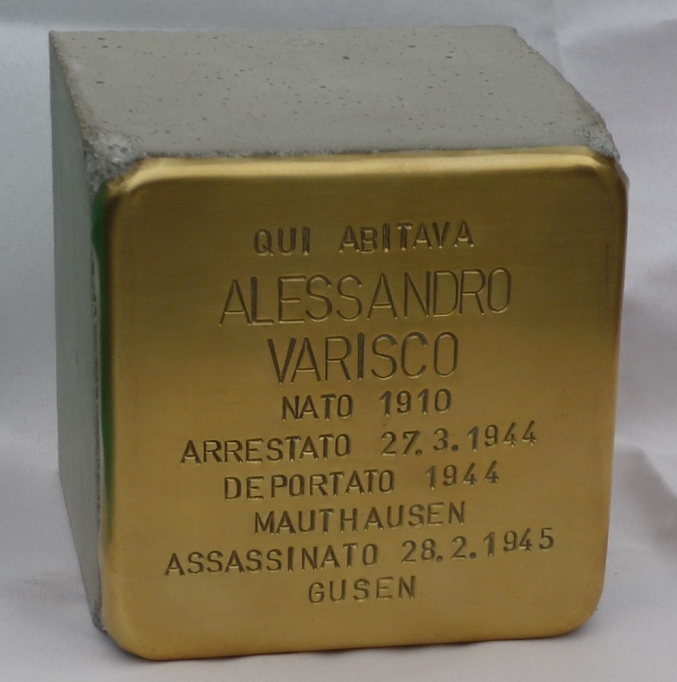 Pietra d'inciampo dedicata a Alessandro Varisco, vittima della persecuzione durante la Seconda Guerra Mondiale.