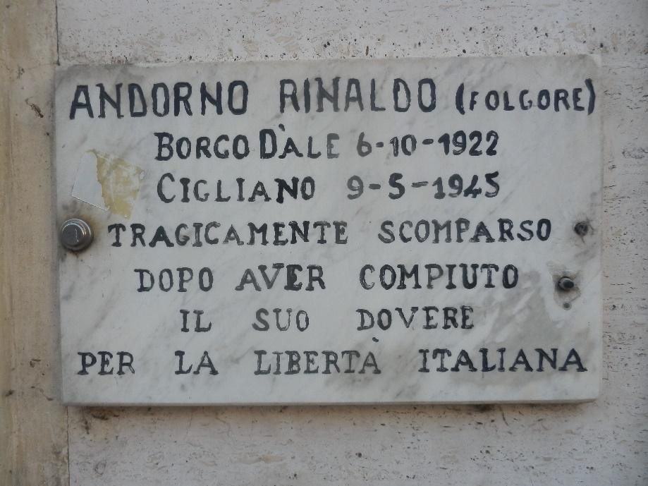 Lapide commemorativa di Andorno Rinaldo, caduto per la libertà italiana durante il conflitto.