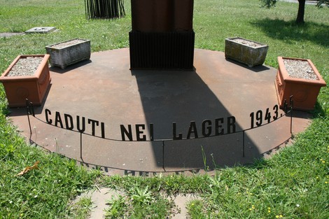 Monumento commemorativo dedicato ai caduti nei lager durante la Seconda Guerra Mondiale.
