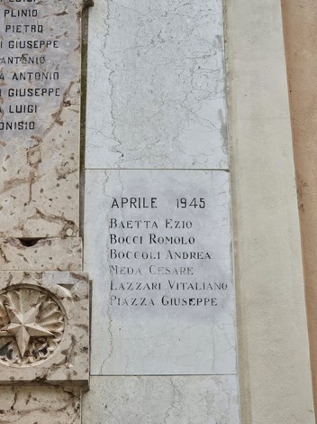 Lapide ai Caduti di Isola Dovarese, Comune di Isola Dovarese (CR), foto 2
