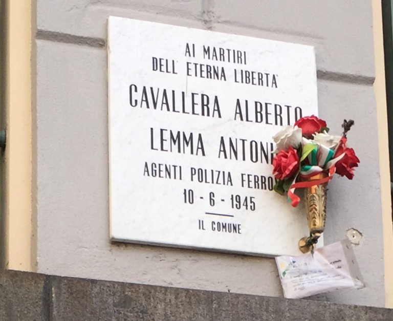 Lapide commemorativa dedicata ai martiri Alberto Cavallera e Antonio Lemma, agenti di polizia, 10-6-1945.