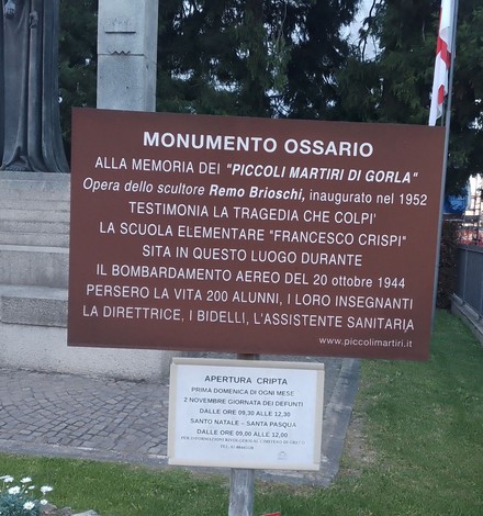 Monumento ossario dedicato ai piccoli martiri di Gorla, commemorando le vittime del bombardamento del 1944.