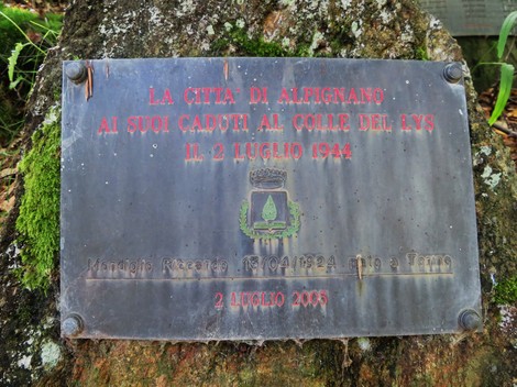 Targa commemorativa in memoria dei caduti al Colle del Lys, datata 2 luglio 1944.