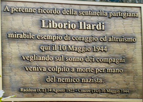 Monumento dedicato a Liborio Ilardi, partigiano, in onore del suo coraggio e sacrificio durante la Seconda Guerra Mondiale.