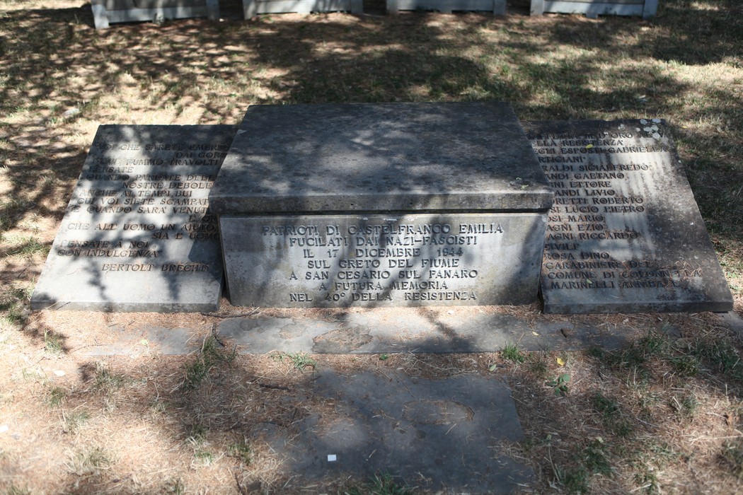 Monumento commemorativo dedicato ai Martiri del Panaro, situato a San Cesario sul Panaro.