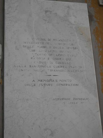 Lapide commemorativa ai caduti di Mirandola in memoria dei soldati della Seconda Guerra Mondiale.