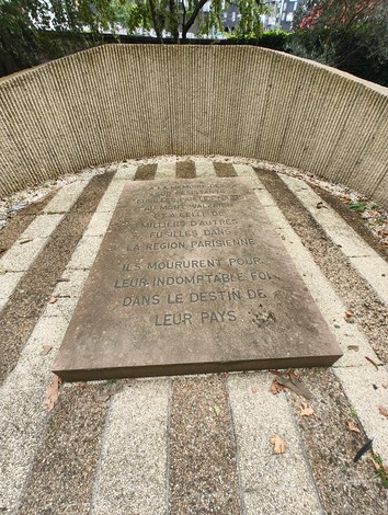 Memoriale "Campo dei Fucilati", dedicato ai militari fusillati nella regione parigina. Un omaggio alla loro memoria.
