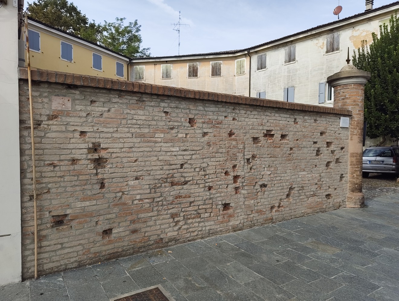 Muro ai lutti della guerra, Comune di Formigine (MO), foto 1