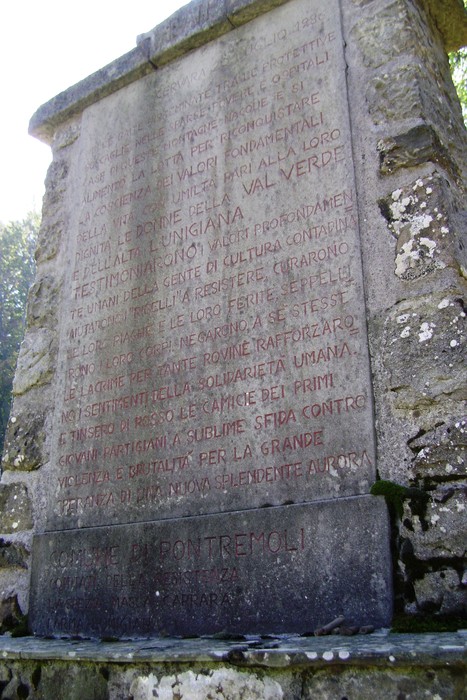 Monumento dedicato alle donne della Val Verde, che celebra il loro contributo e la loro forza nella storia.