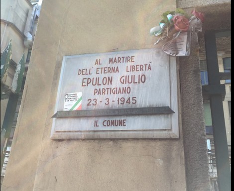 Lapide commemorativa dedicata a Epulon Giulio, partigiano martire per la libertà, datata 23 marzo 1945.
