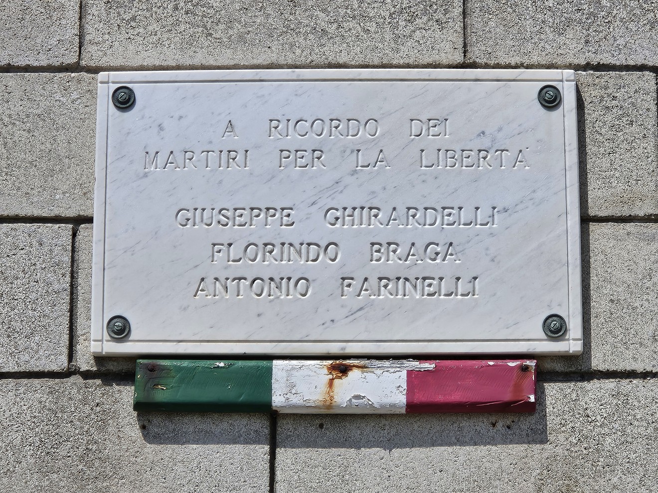 Lapide ai Martiri per la Libertà, Comune di Comacchio (FE), foto 1