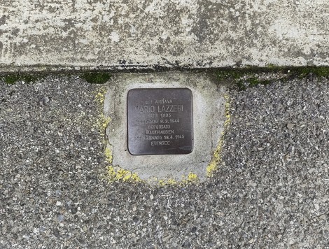 Pietra d'inciampo dedicata a Mario Lazzeri, commemorando la sua vita e tragica sorte.