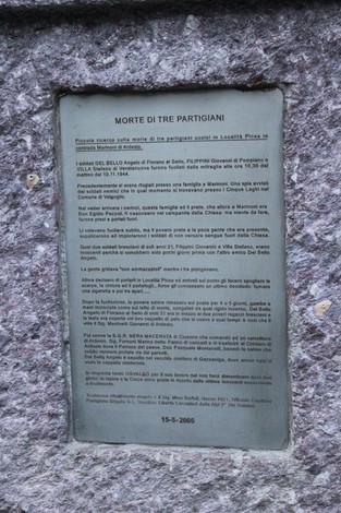 Monumento commemorativo dedicato a Del Bello, Filippini e Villa, in memoria di tre partigiani.