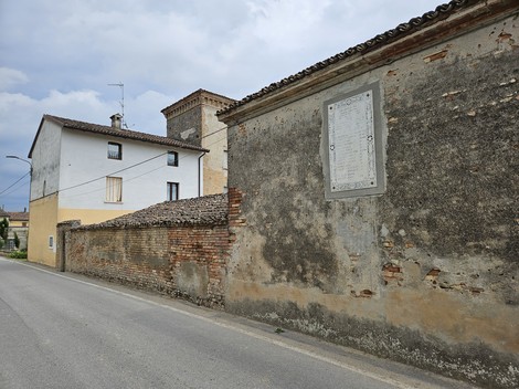 Lapide ai Martiri di Cavezzo, Comune di Fiesse (BS), foto 4