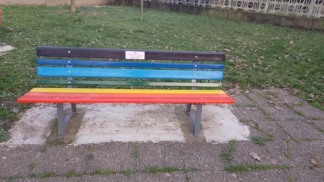 Panchine del parco Donne della Resistenza, Comune di Bellinzago Lombardo (MI), foto 4