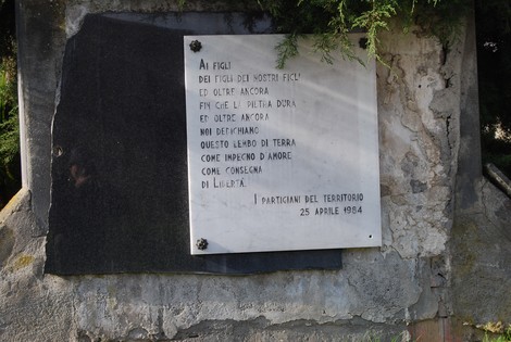 Monumento nel Parco della Resistenza di Caniparola, dedicato ai partigiani e alla libertà.