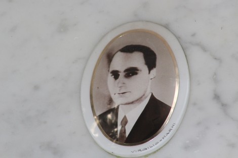 Ritratto di un caduto per la Liberazione, incorniciato all'interno del Sacrario dei caduti.