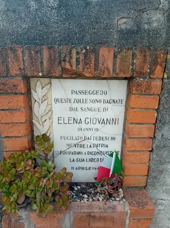 Lapide ad Elena, Comune di San Bartolomeo al Mare (IM), foto 1