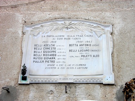 Lapide commemorativa ai caduti di Colma per le guerre 1915-1918 e 1940-1945. Riconoscimento ai sacrifici.