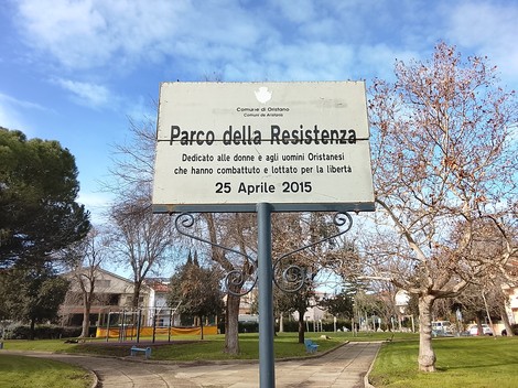 Targa del parco della Resistenza, in memoria delle persone che hanno lottato per la libertà. 25 Aprile 2015.