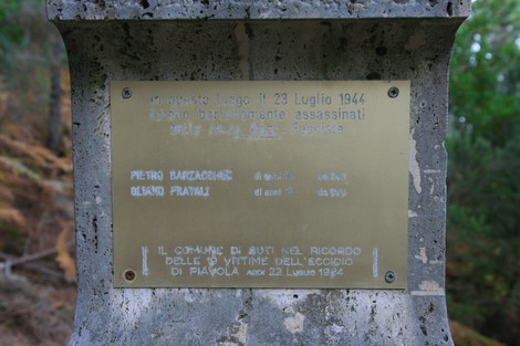 Cippo commemorativo per Pietro Barzacchini e Omero Pratali, vittime di un eccidio avvenuto nel 1944.