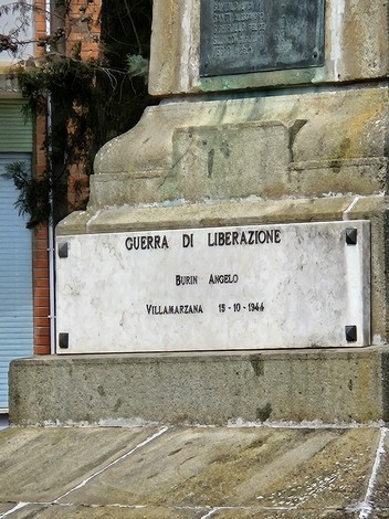 Monumento ai Caduti di Arquà Polesine, commemorazione della Guerra di Liberazione con iscrizioni commemorative.