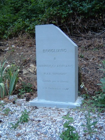 Cippo commemorativo a Vannucci Adriano, caduto per la libertà il 18 settembre 1944 a Bivigliano.