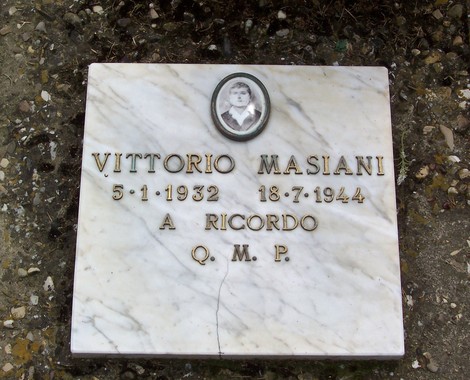 Targa commemorativa nel sacrario del cimitero di Badia a Settimo, dedicata a Vittorio Masiani.