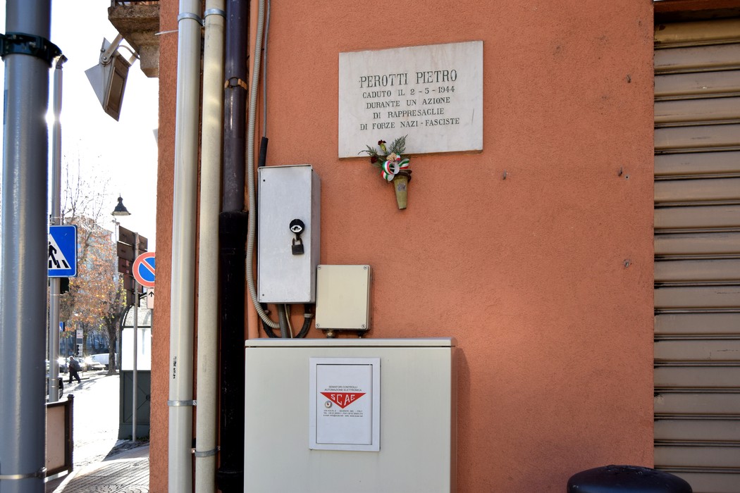 Lapide a Perotti, Comune di Cuorgnè (TO), foto 2