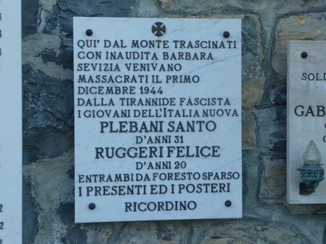 Lapide commemorativa dedicata a Plebani e Ruggeri, in memoria delle vittime del massacro del dicembre 1944.