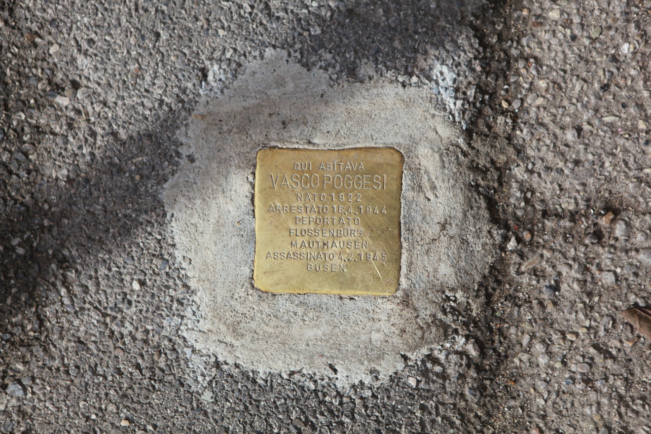 Pietra d'inciampo dedicata a Vasco Poggesi, commemorazione di una vittima del nazismo a Poggesi.