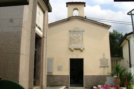 Cappella dei Caduti: edificio semplice con affreschi, dedicata alla memoria dei caduti in guerra.