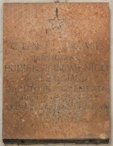 Lapide commemorativa dedicata a Purifico Domenico, partigiano caduto nella lotta per la libertà.