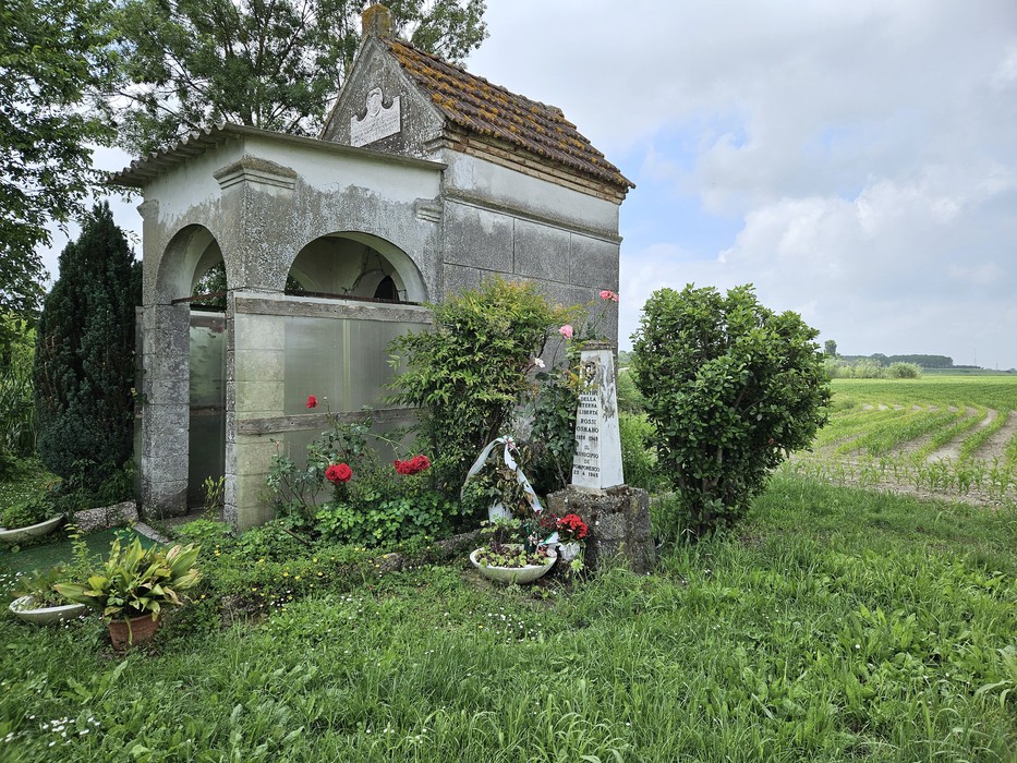 Cippo a Rossi, Comune di Pomponesco (MN), foto 4