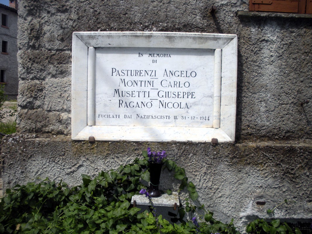 Lapide commemorativa ai caduti di Cascina Valorsa, in memoria di vittime della Seconda Guerra Mondiale.