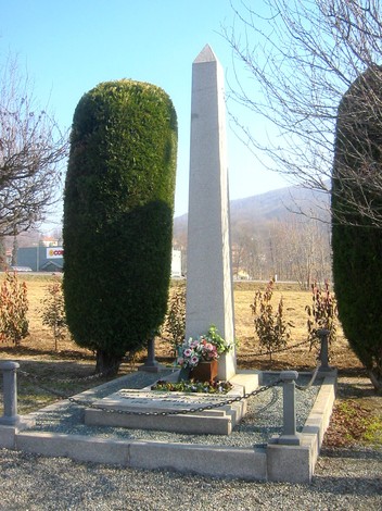 Monumento ai caduti della Valle del Cervo, commemorazione e omaggio ai valorosi soldati.
