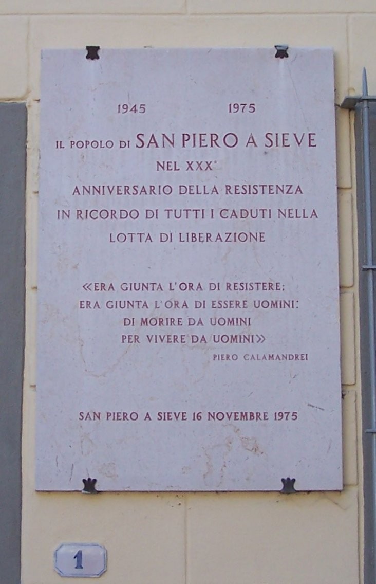 Lapide commemorativa del trentennale della Resistenza a San Piero a Sieve, inaugurata nel 1975.