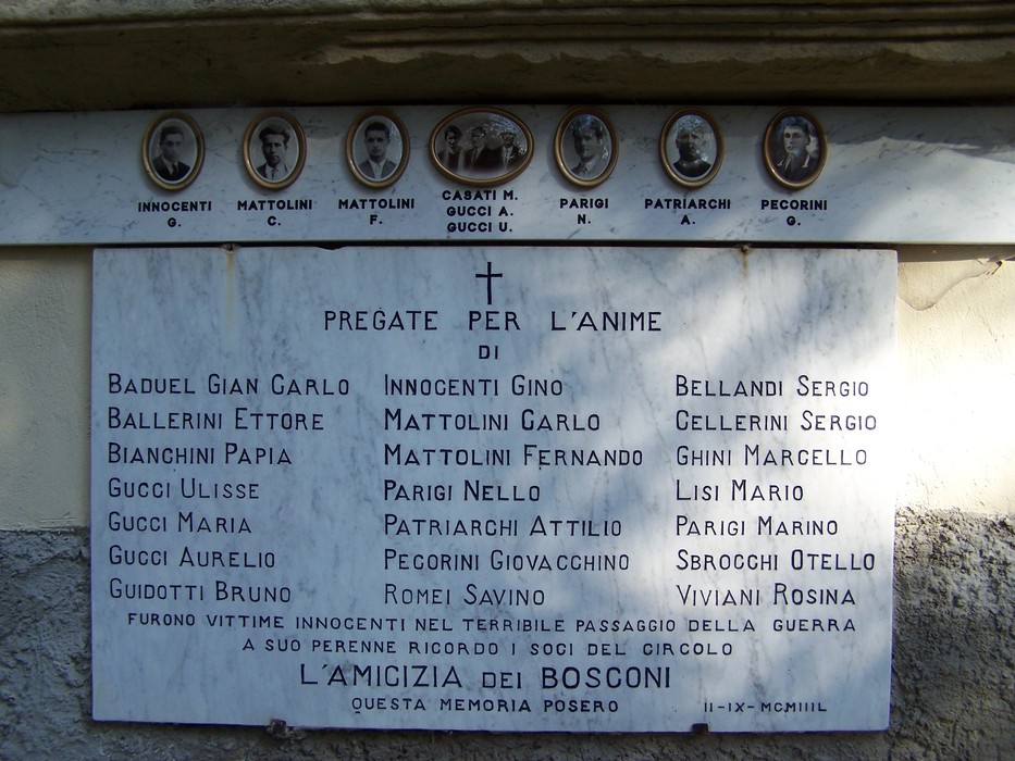 Tabernacolo di Montefiano: monumento sacro con nomi di defunti e preghiera per le anime in commemorazione.